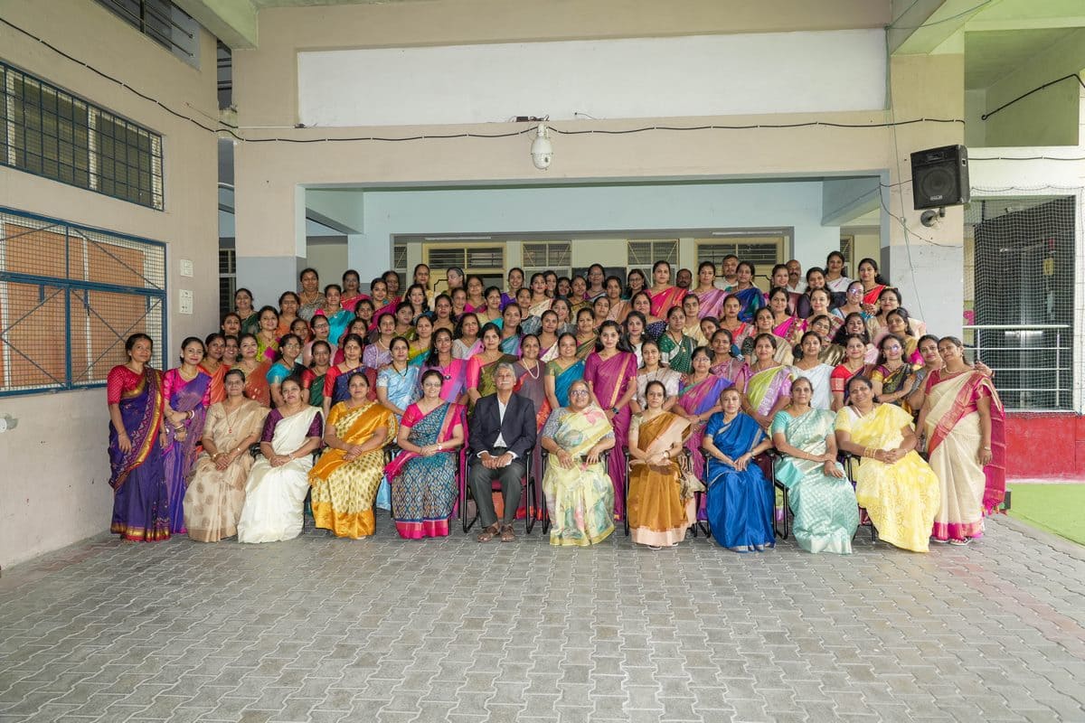 Teachers Group photo - Chinmaya Vidyalaya, Koramangala